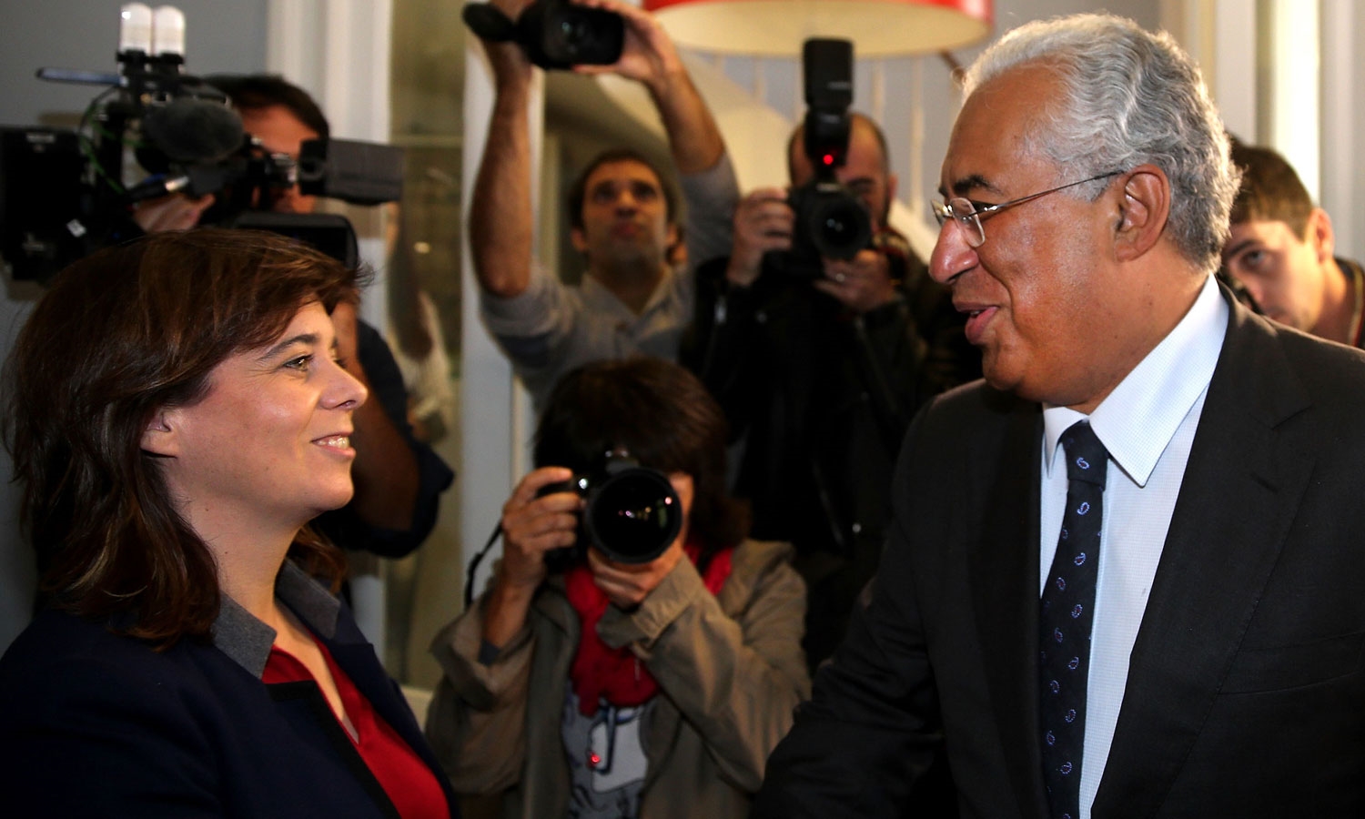 Catarina Martins and prime minister António Costa, leaders of the Portuguese radical left party Bloco de Esquerda and the social democratic Socialist Party, respectively.
